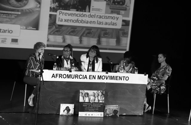 Foto de ponentes de la mesa redonda de las I jornadas educativas para la diversidad de Afromurcia